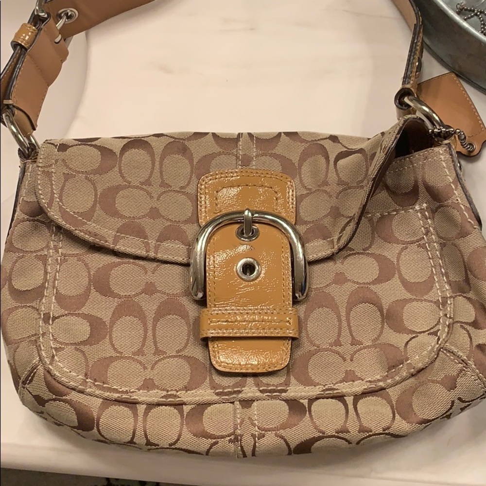 Coach purse with thick strap and multiple pockets